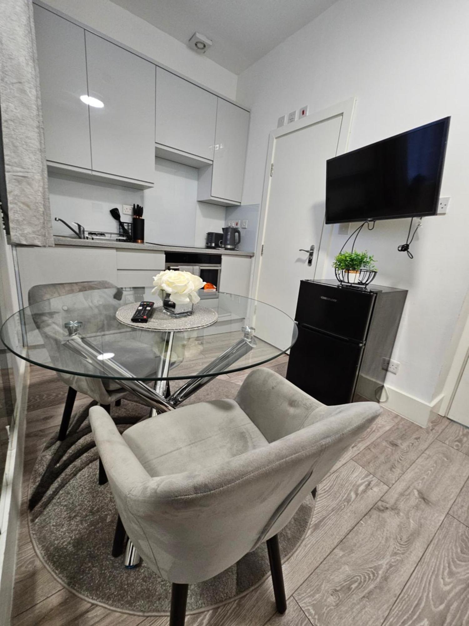Large Studio Apartment 30 Mins To Oxford Street London Exterior photo